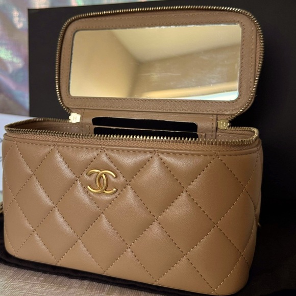 SOLD! Authentic Chanel 2022 Quilted Gold Top Handle Vanity (Gold Chanel Logo)! - Picture 10 of 17